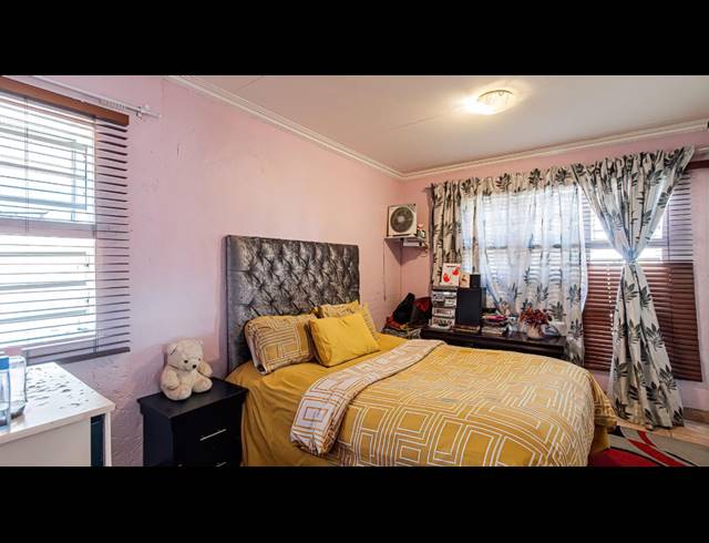 3 BEDROOM TOWNHOUSE FOR SALE IN MULBARTON